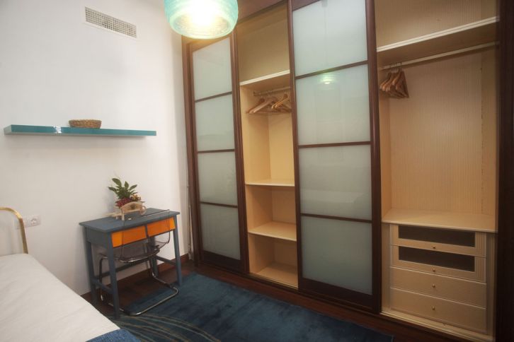 Dormitorio ideal para descansar, disponible en AirBnb
