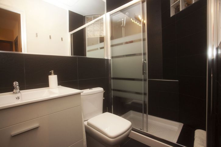 Moderno cuarto de baño, pulsa en la foto para saber cómo alquilar